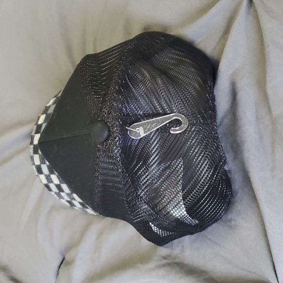 Claire's Cap - Picture 2 of 4